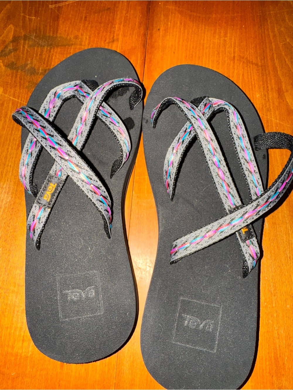 Teva olowahu flip flop women’s 6 new